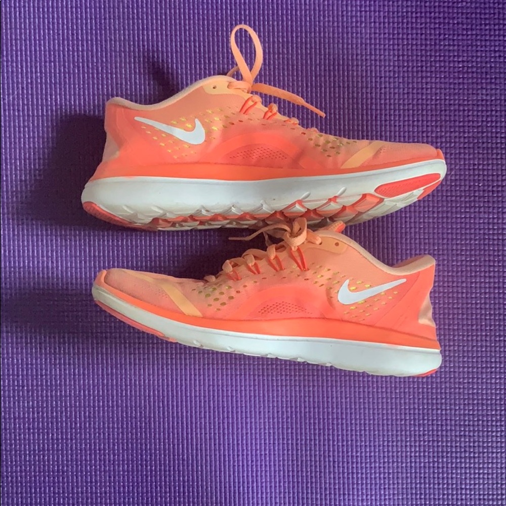 NIKE flex 2017 run (size 9)